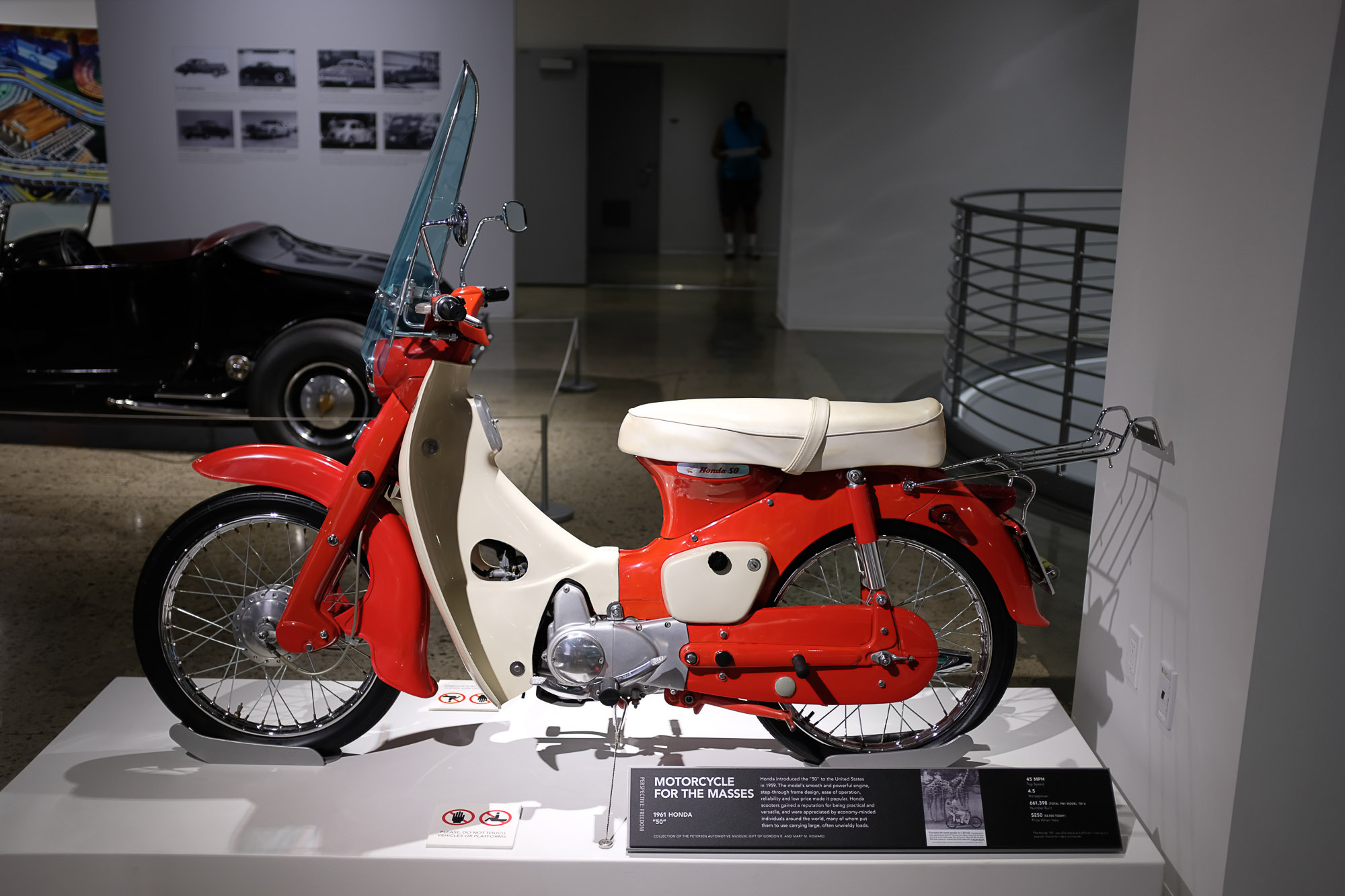 Petersen Auto Museum & Miracle Miles (5)