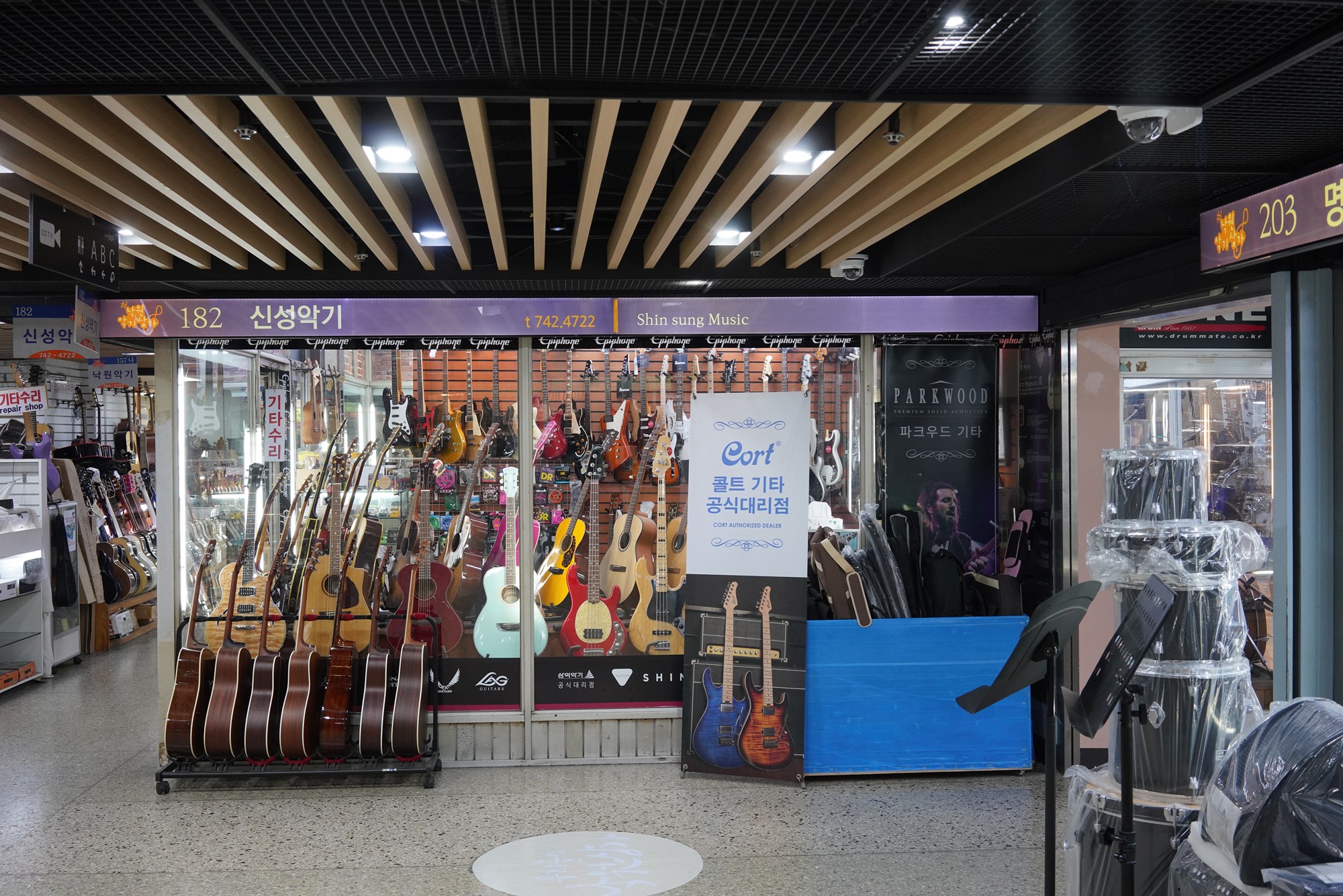 Nakwon Musical Instrument Arcade (2)