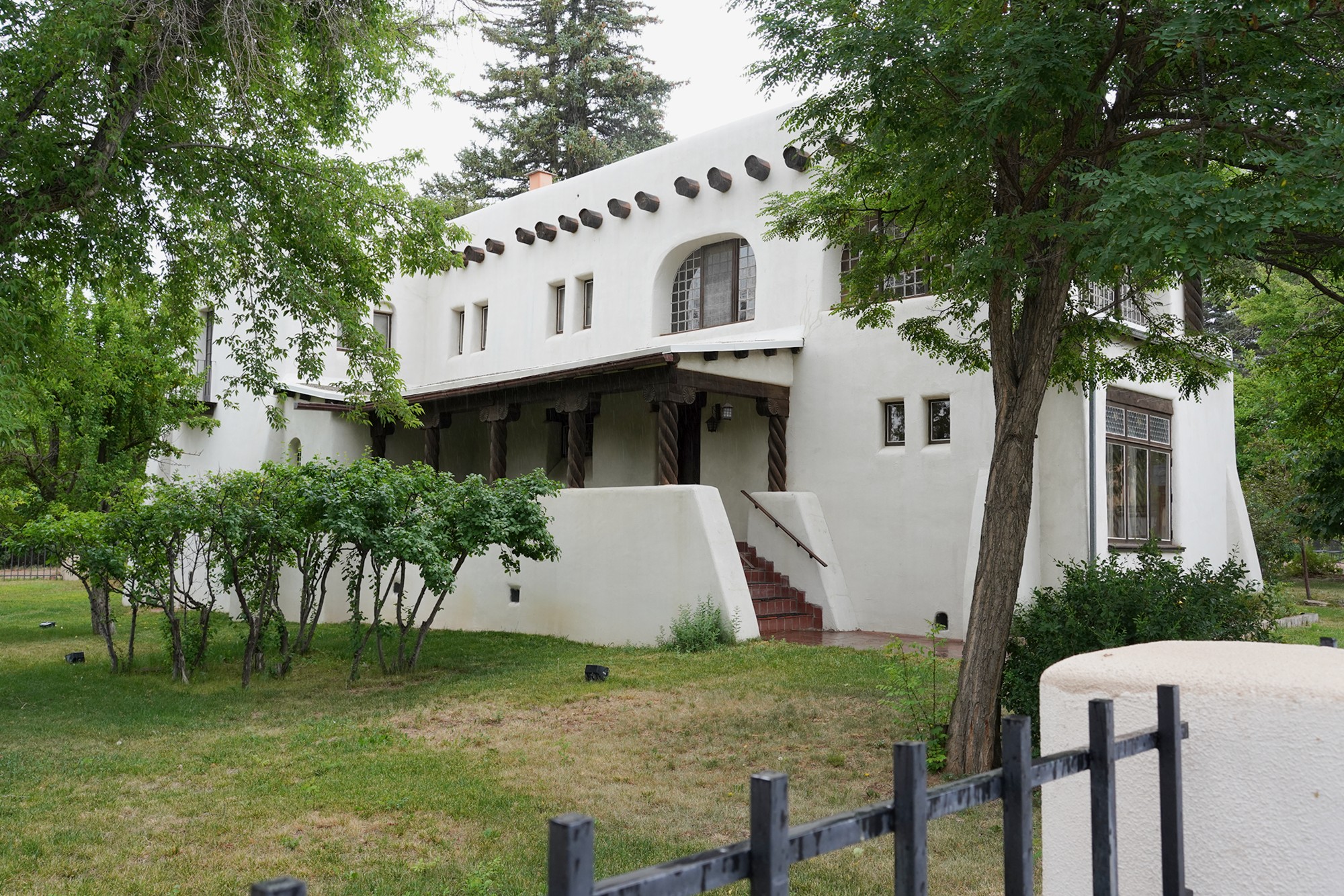 Taos Art Museum at Fetchin House (2)