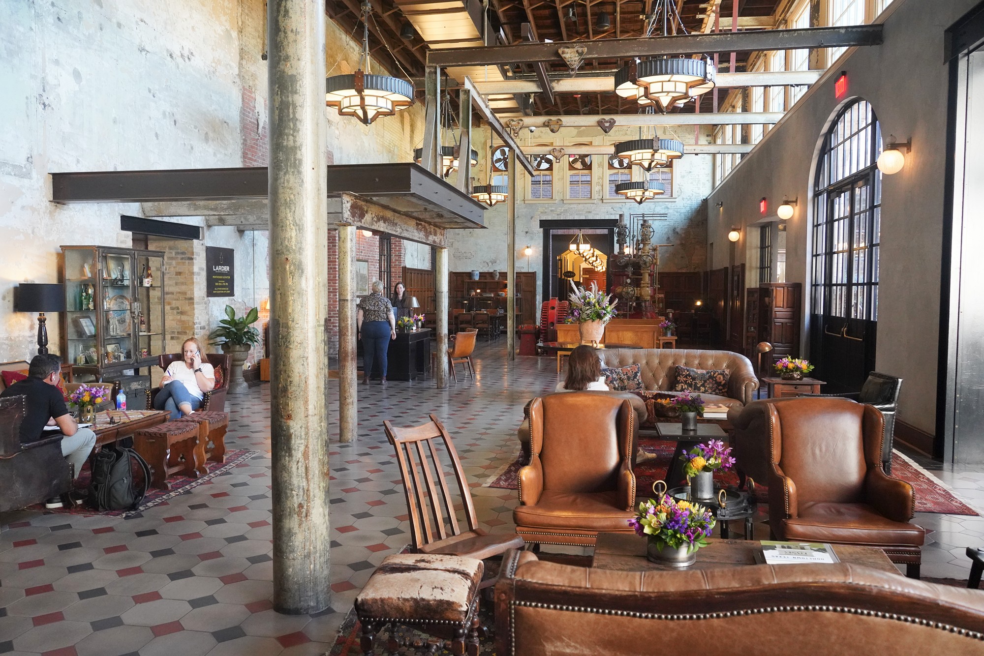 Hotel Emma and Pearl District (8)