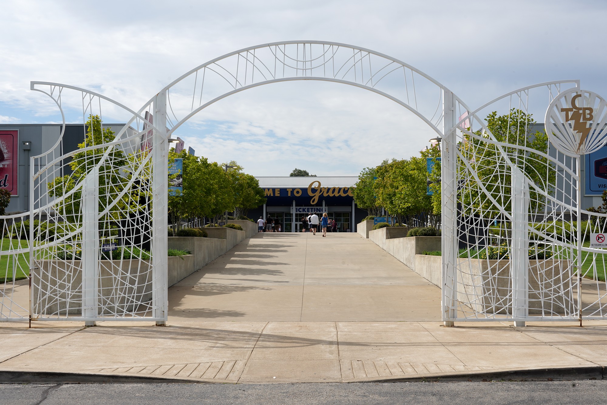 Graceland - Elvis Museum (1)