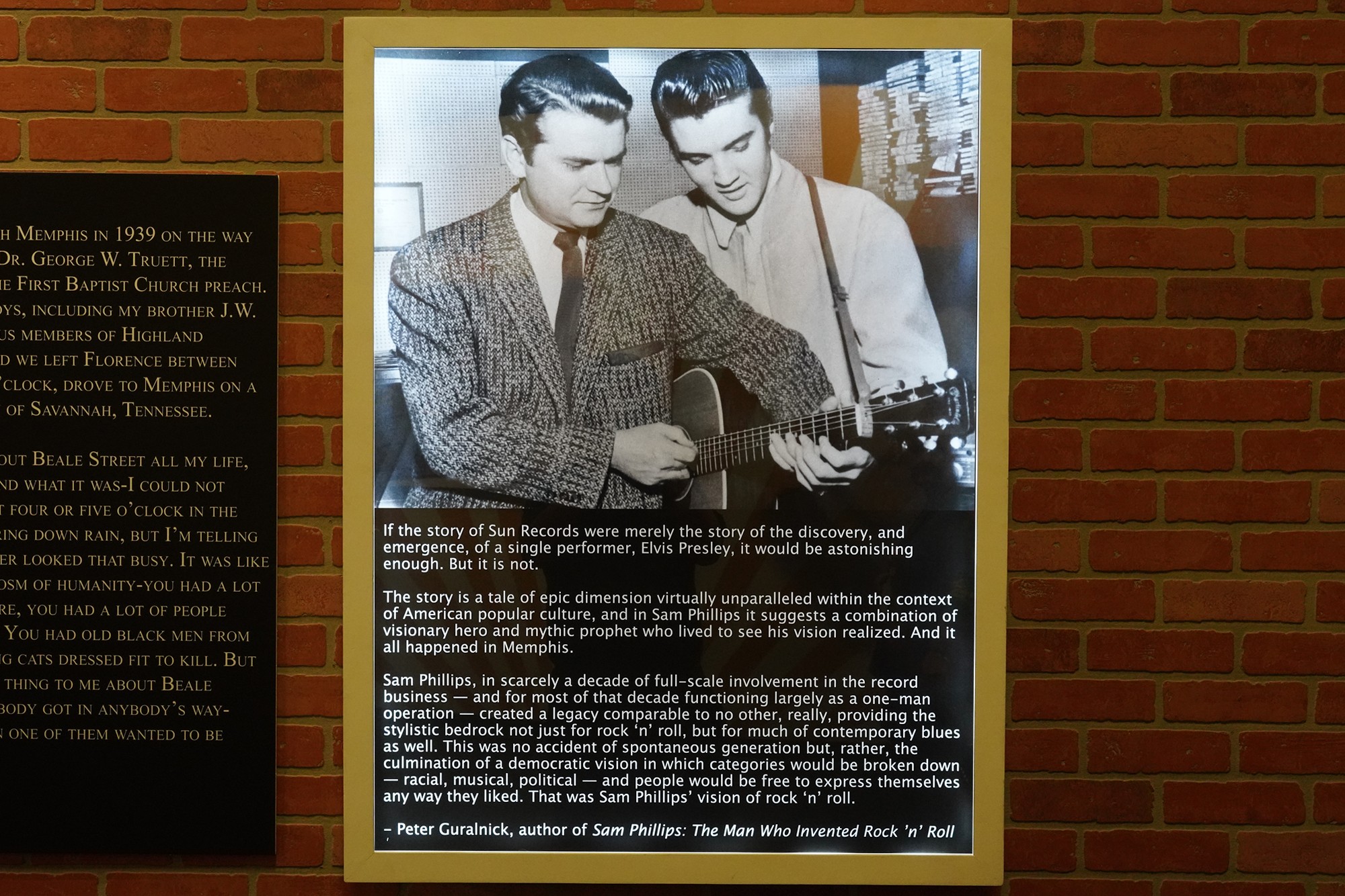 Graceland - Elvis Museum (11)