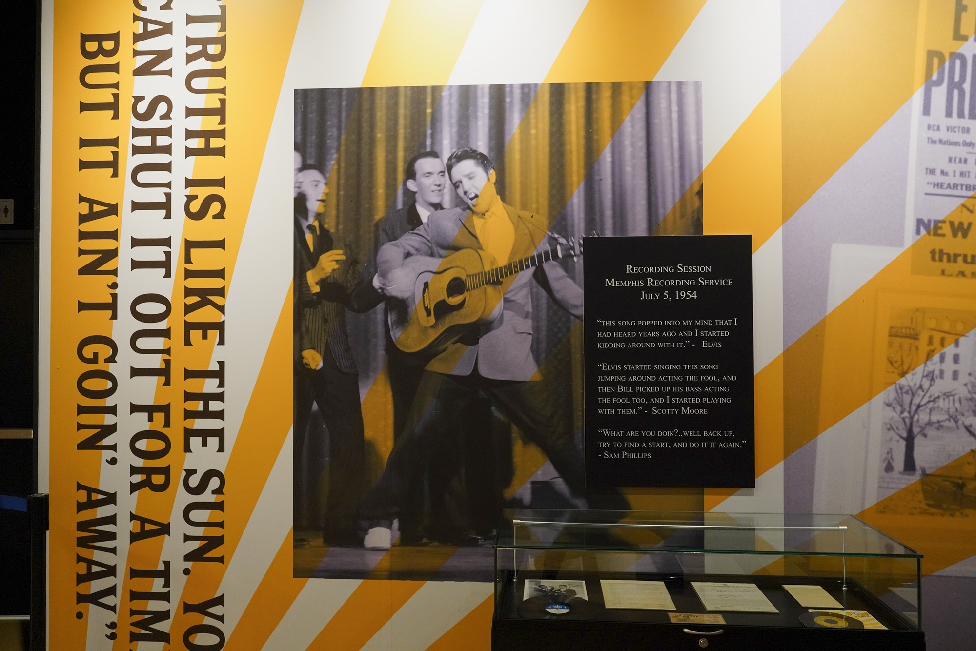 Graceland - Elvis Museum (21)
