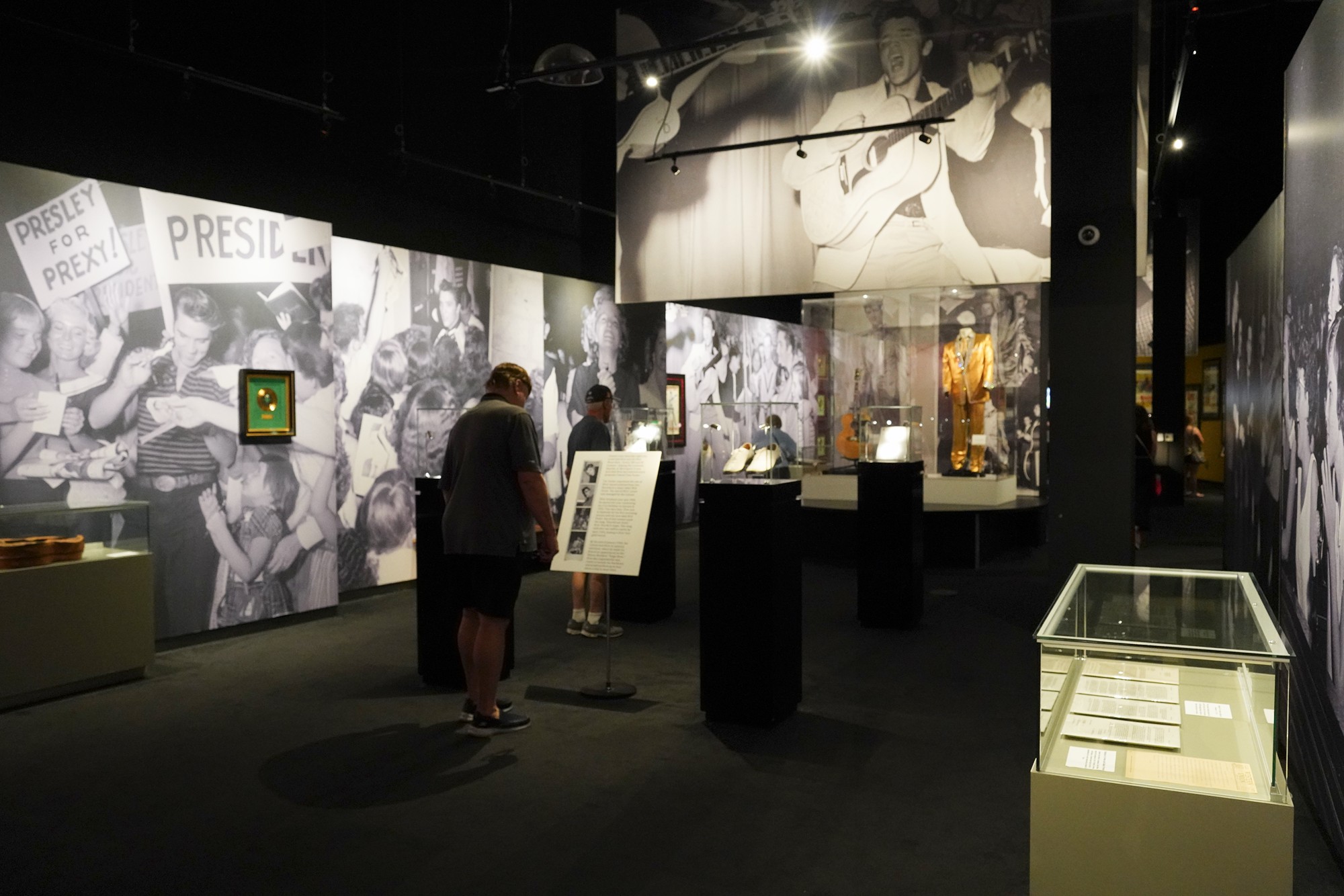 Graceland - Elvis Museum (26)