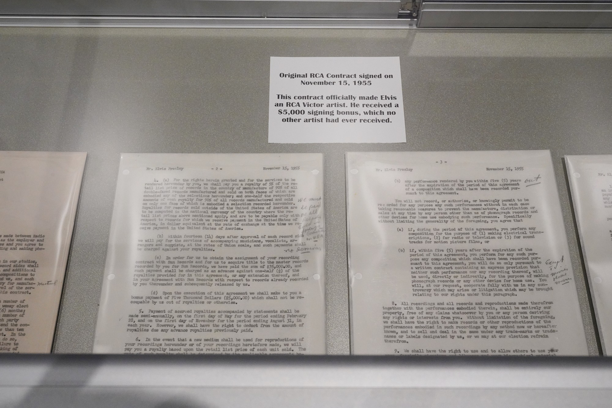 Graceland - Elvis Museum (28)