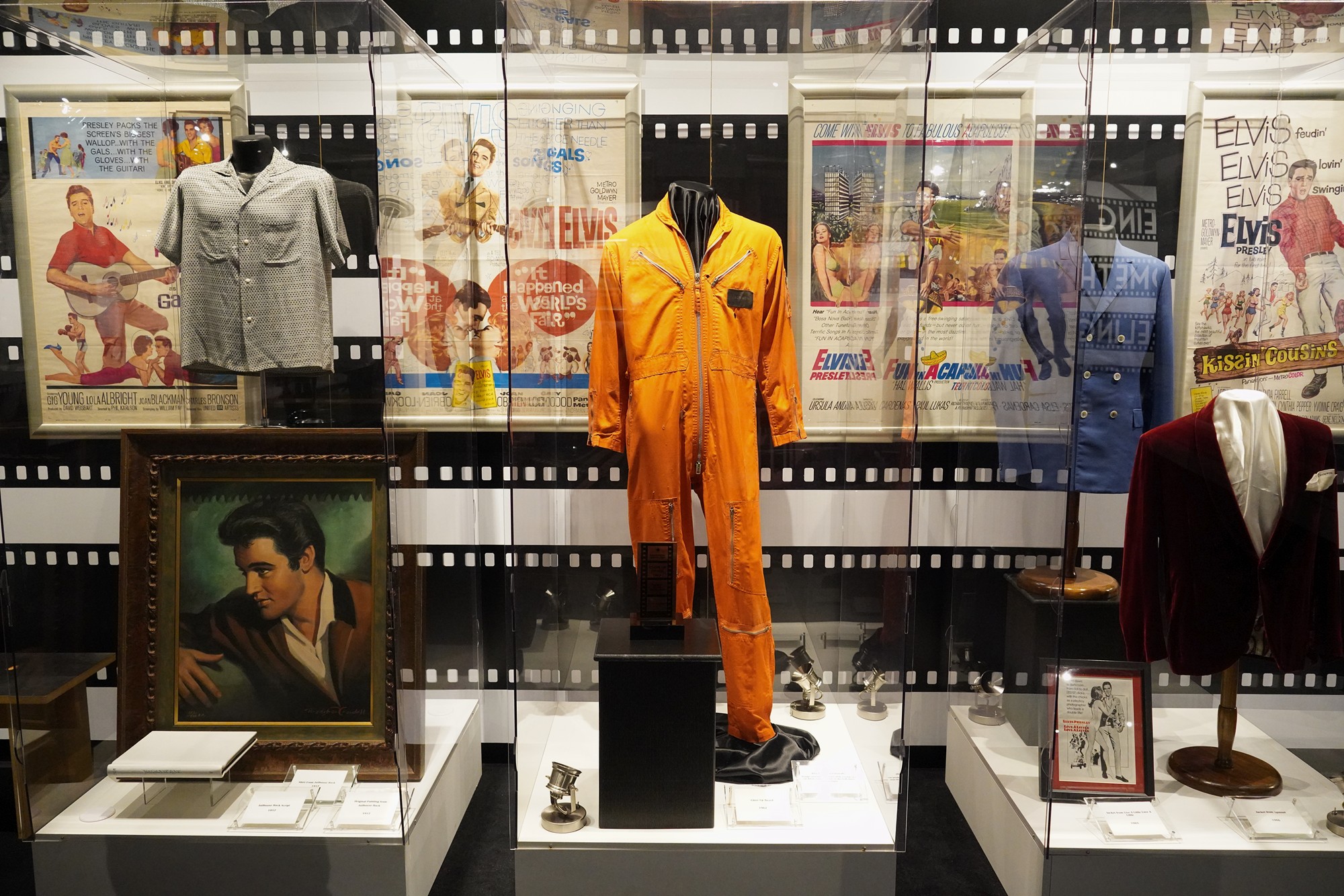 Graceland - Elvis Museum (36)