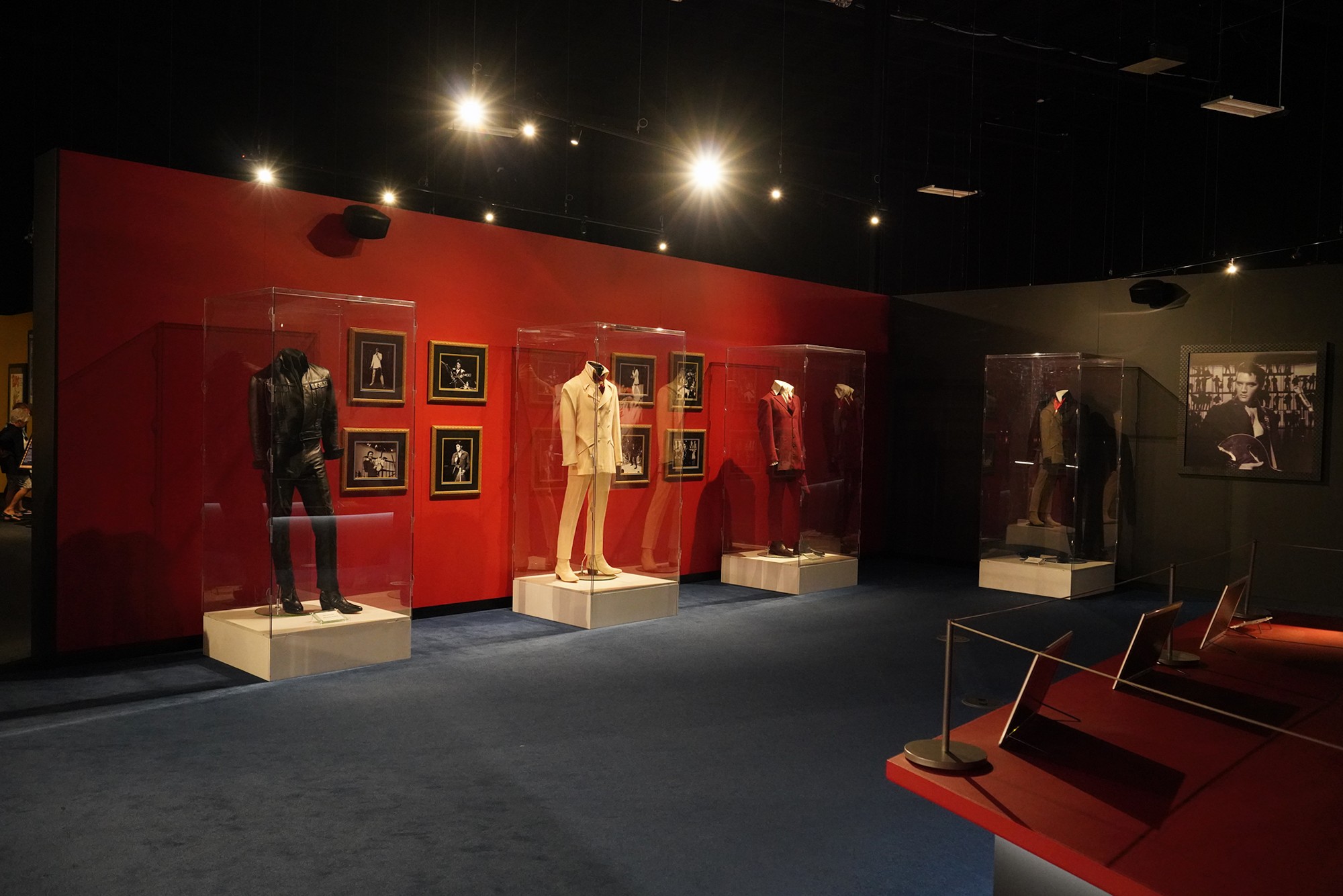 Graceland - Elvis Museum (38)