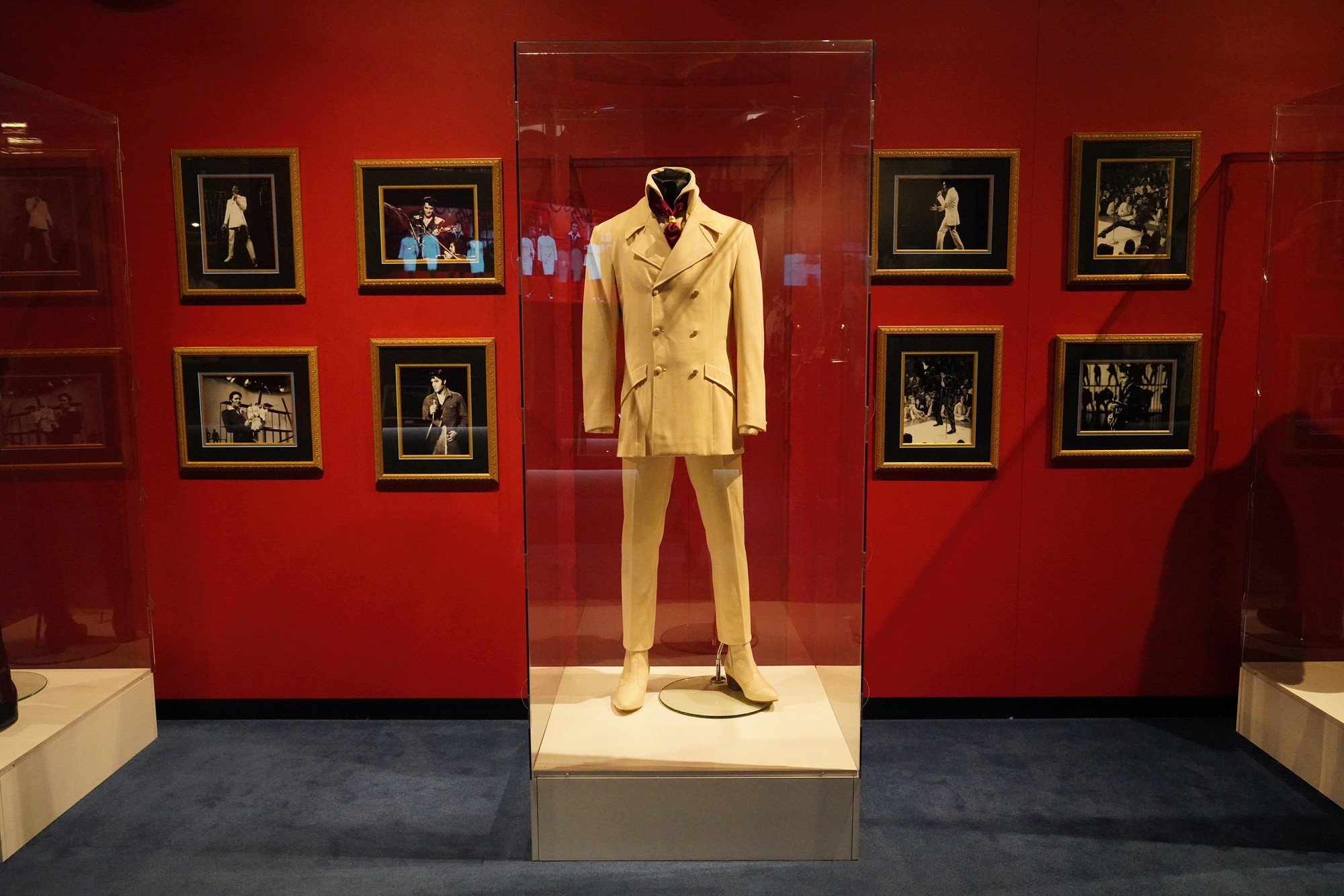 Graceland - Elvis Museum (41)