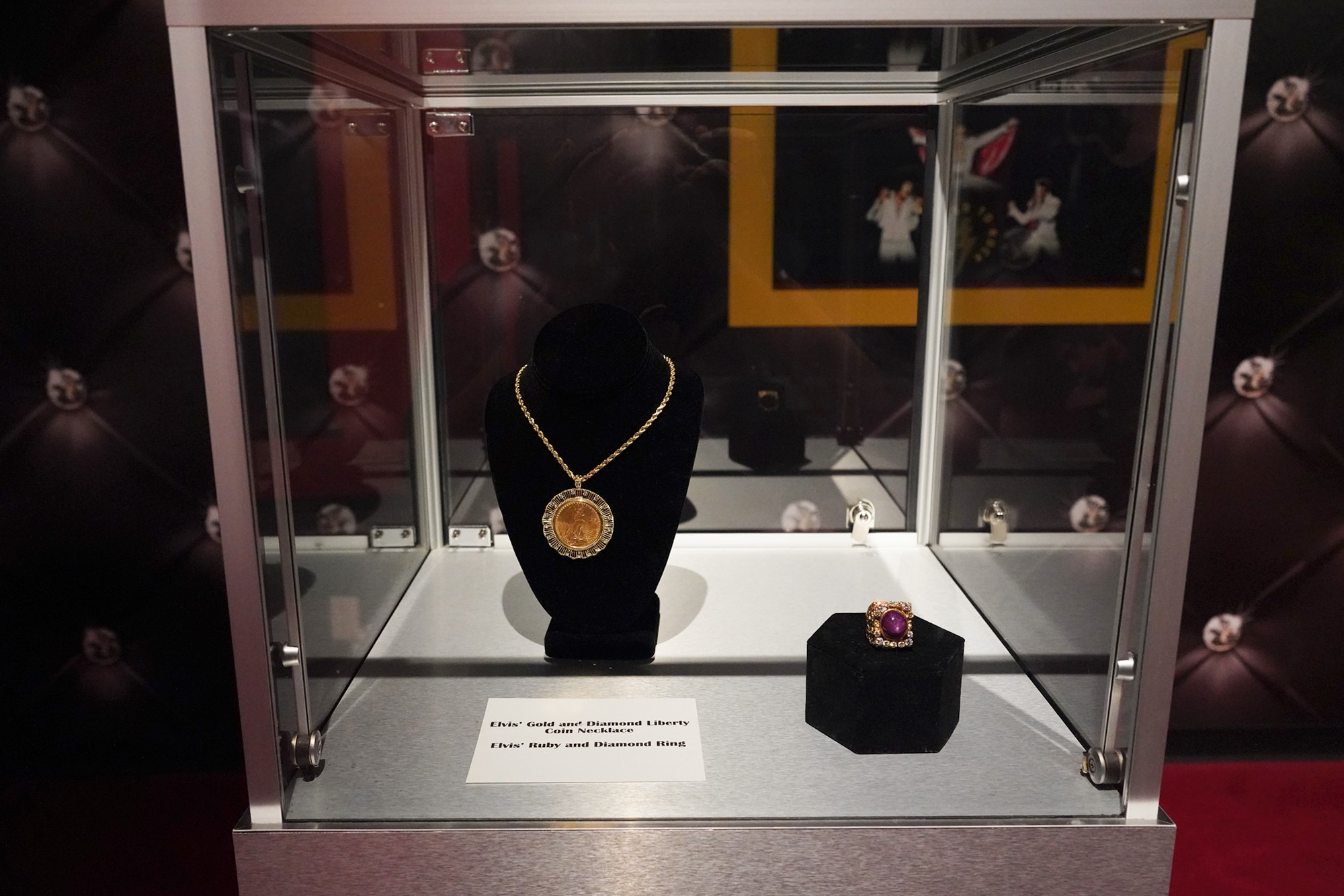 Graceland - Elvis Museum (45)