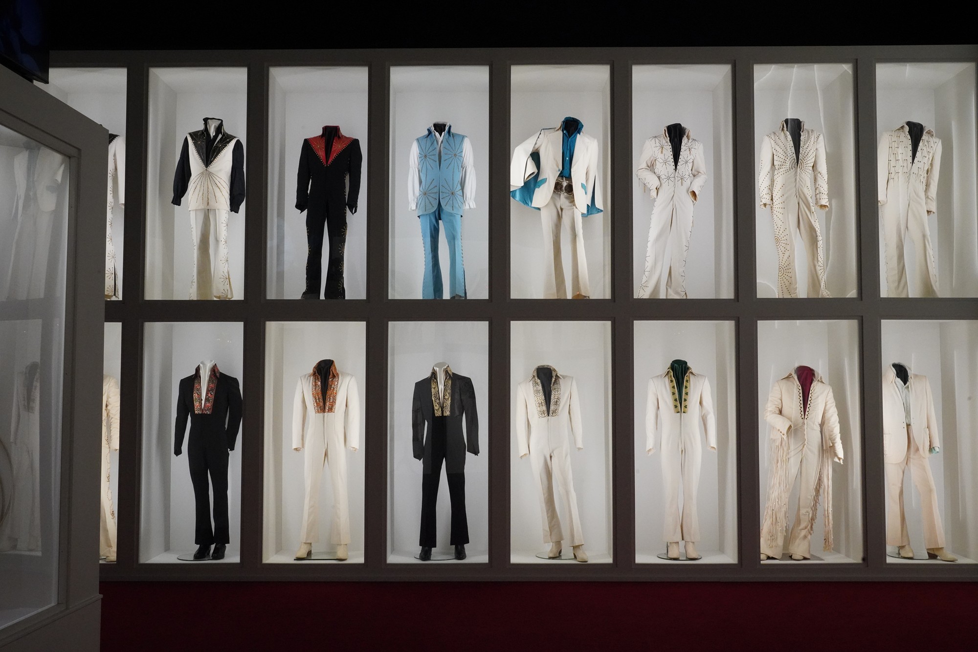 Graceland - Elvis Museum (49)