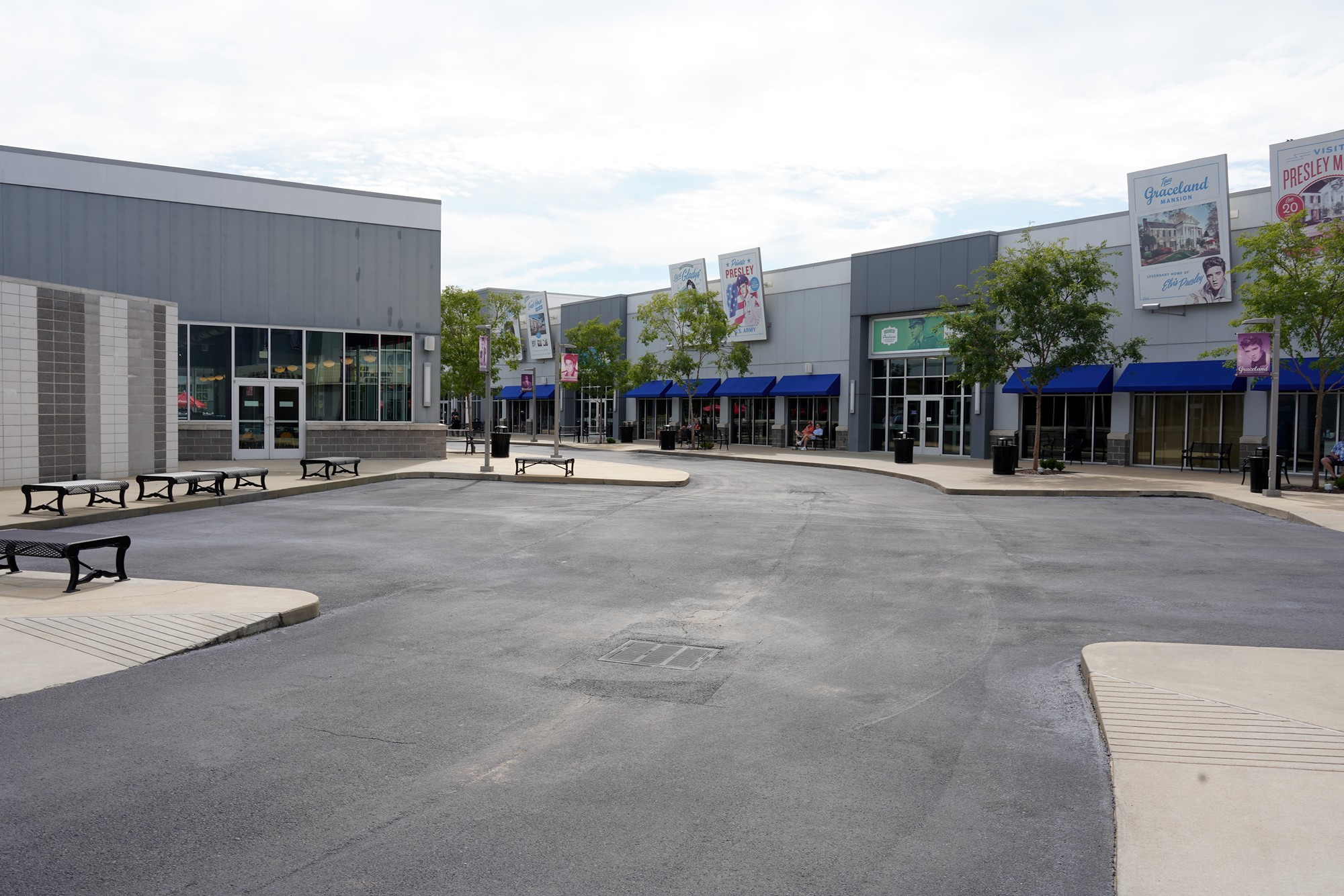 Graceland - Elvis Museum (5)