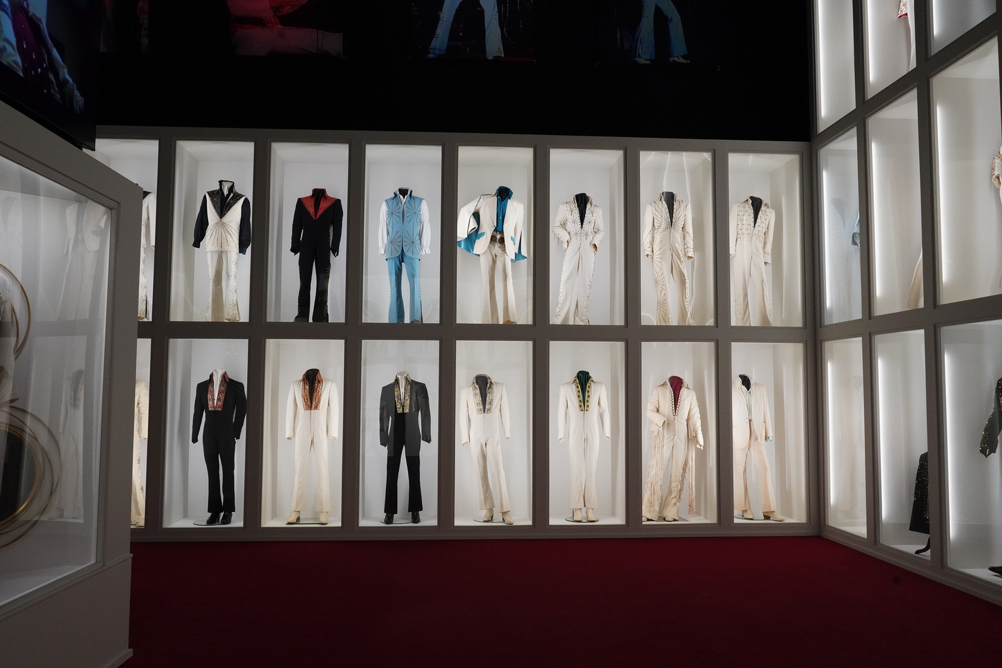 Graceland - Elvis Museum (50)