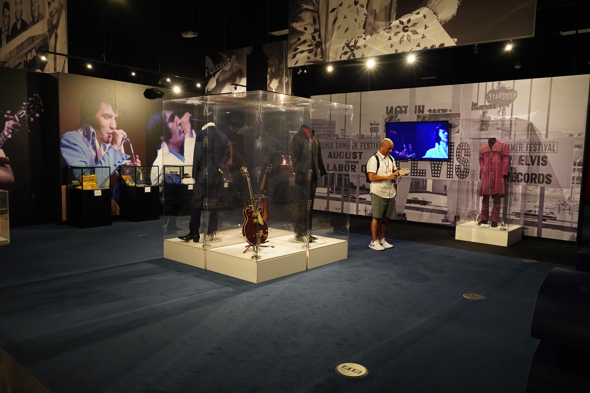 Graceland - Elvis Museum (55)