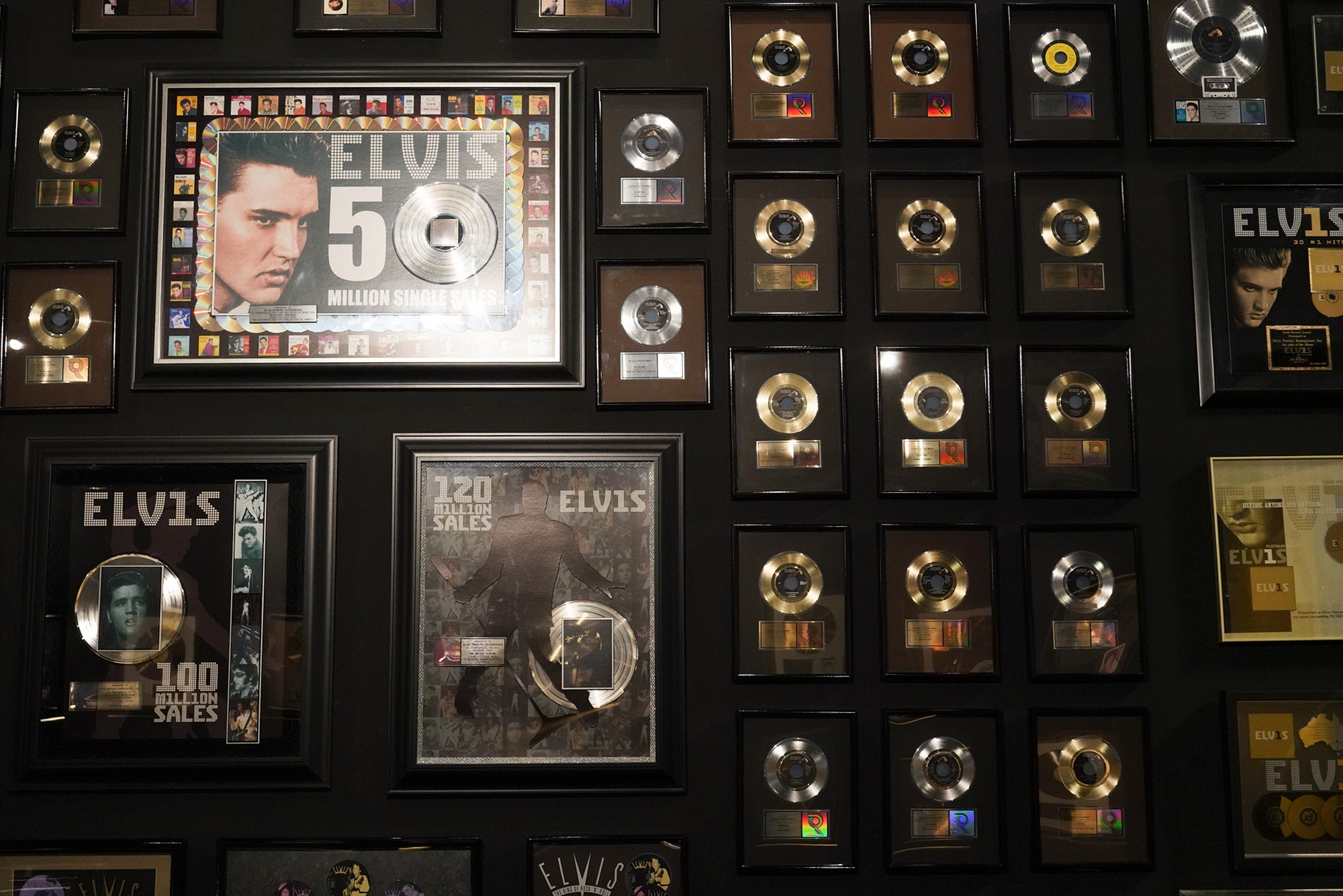 Graceland - Elvis Museum (57)