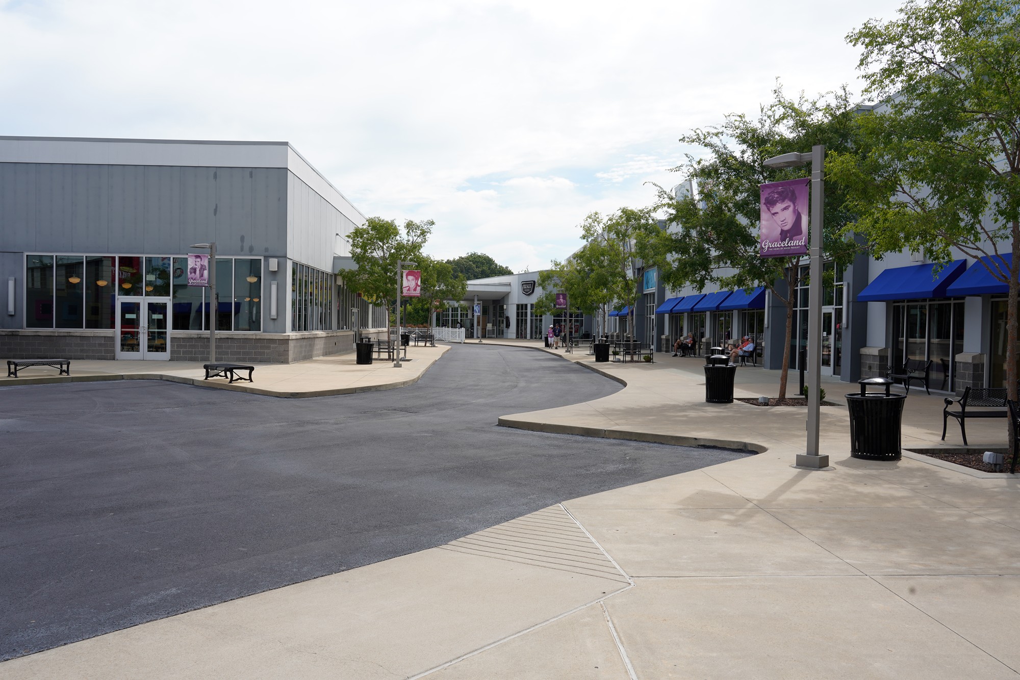 Graceland - Elvis Museum (6)