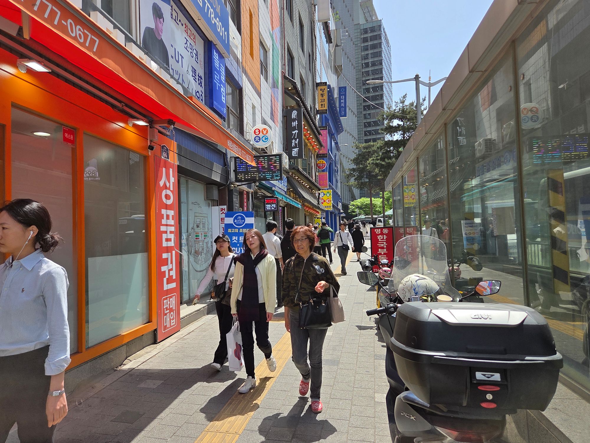 Myeongdong Day Time (33)