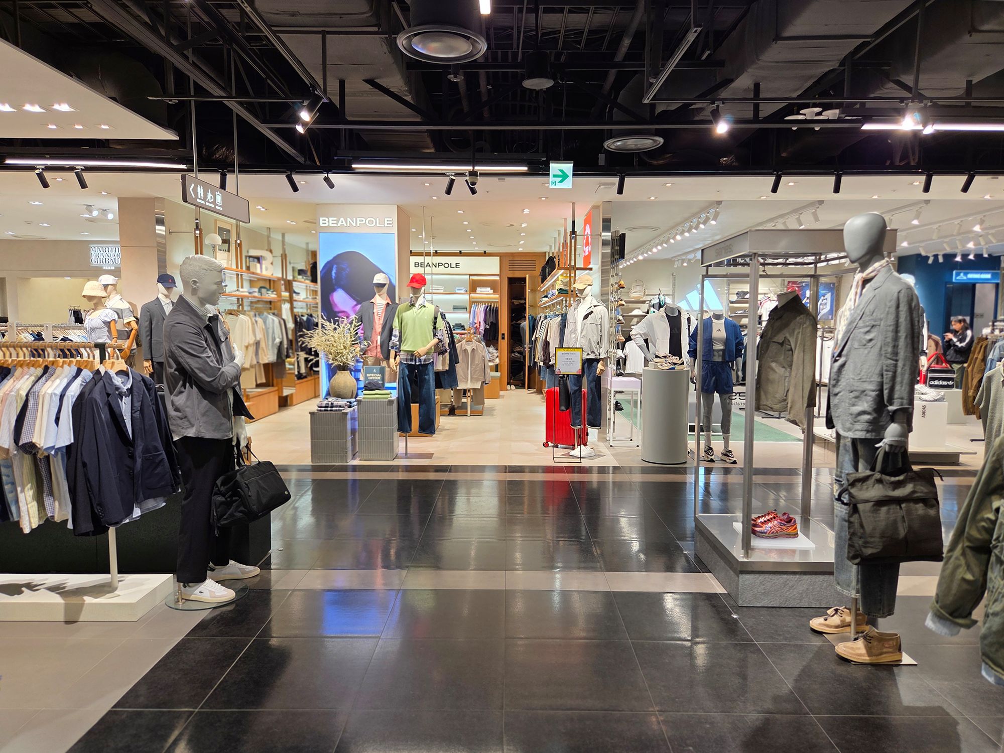 Myeongdong Day Time (59)