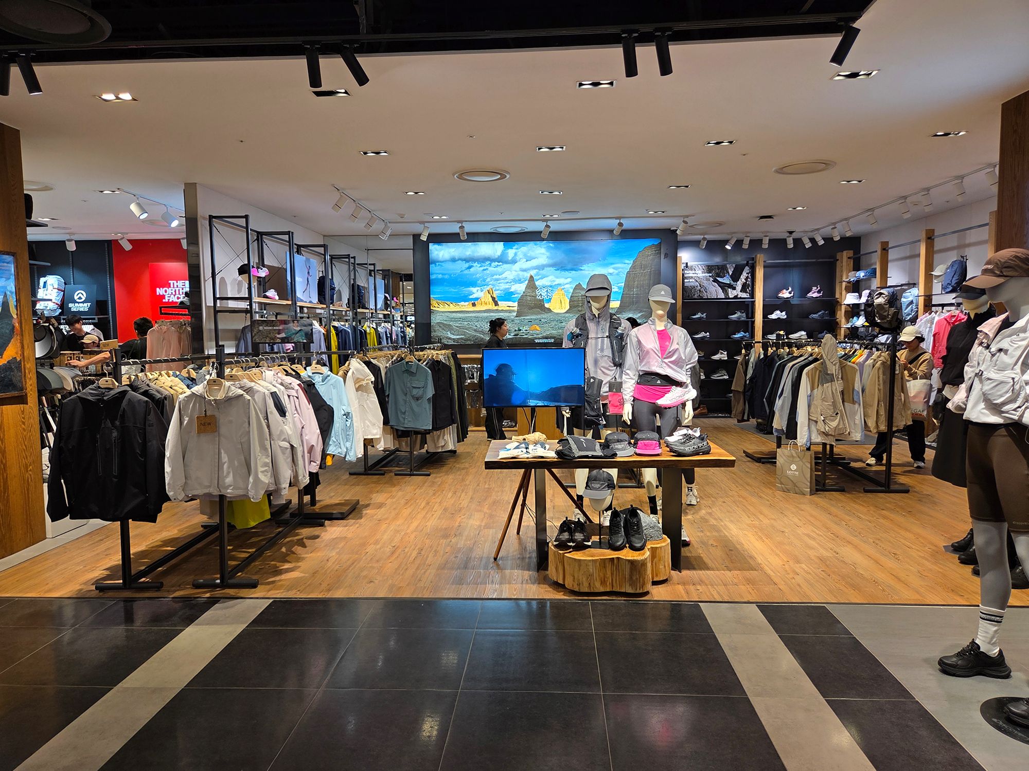 Myeongdong Day Time (61)