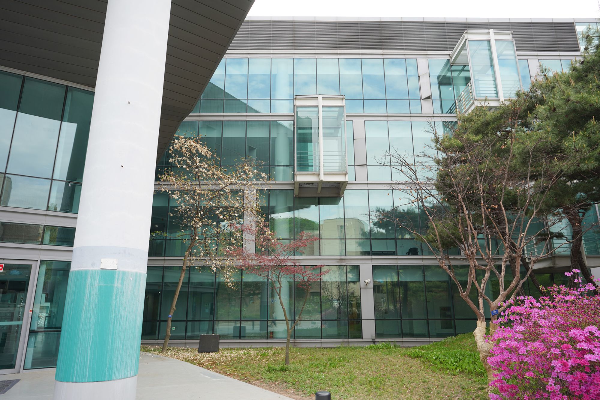 Seoul National University (52)