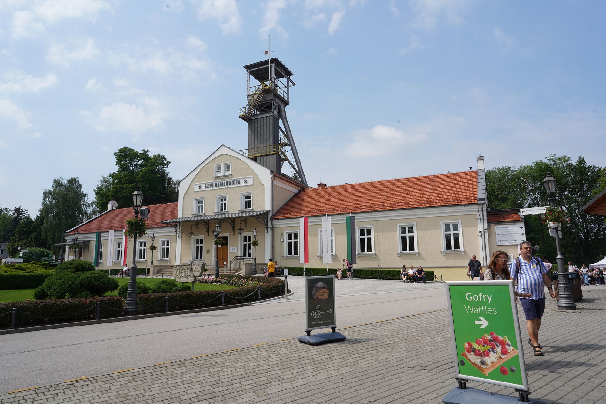 Wieliczka Salt Mine (2) Wieliczka Salt Mine (2)