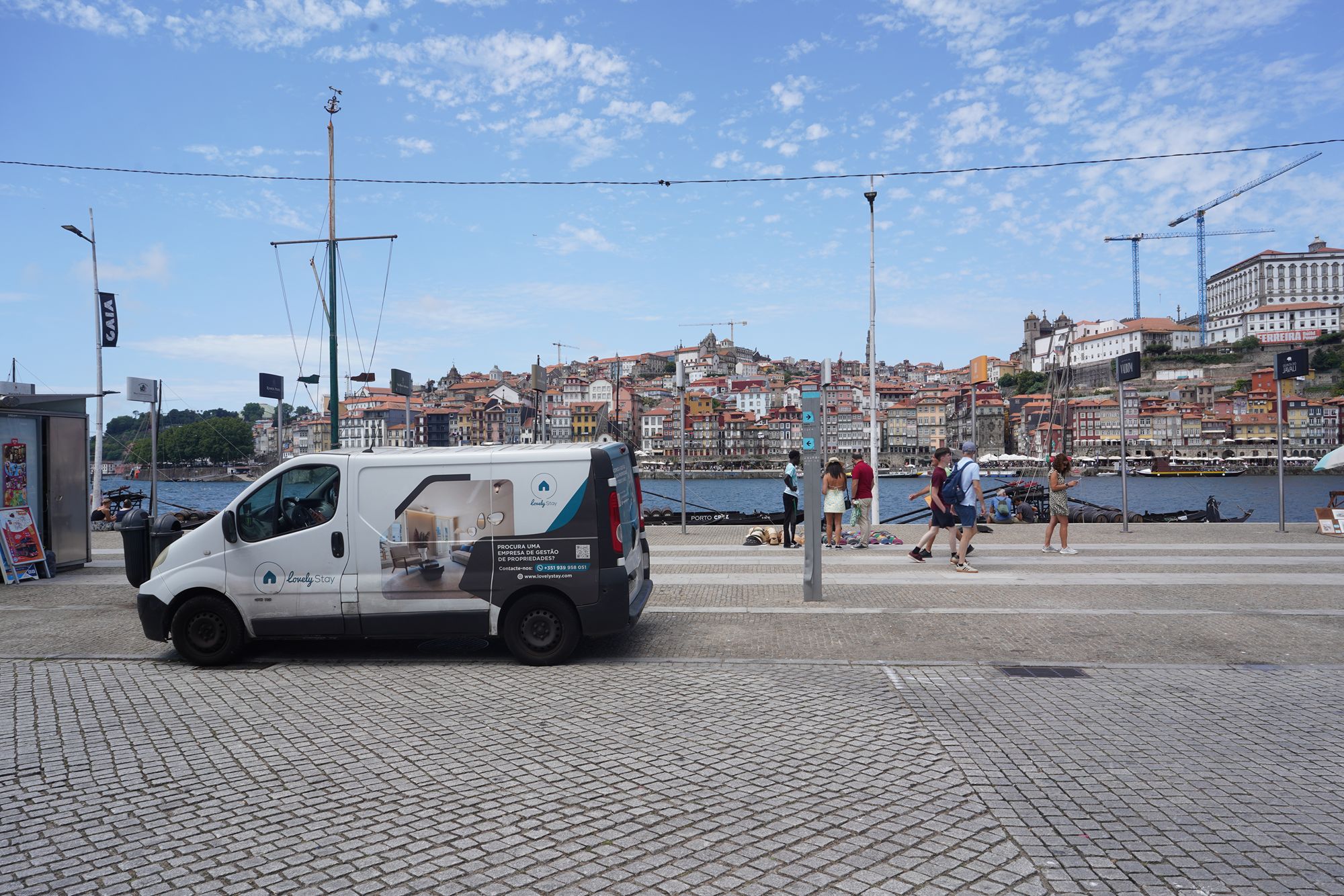 Porto Walk III (125) Porto Walk III (125)