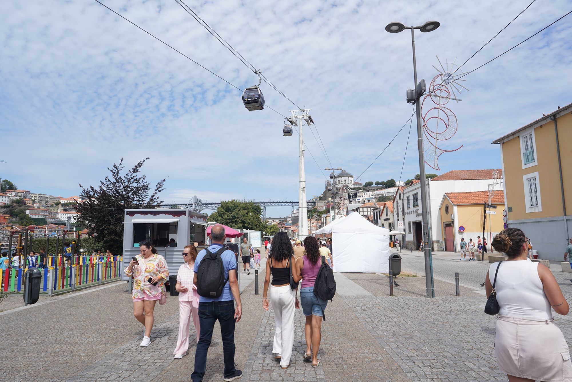 Porto Walk III (140) Porto Walk III (140)