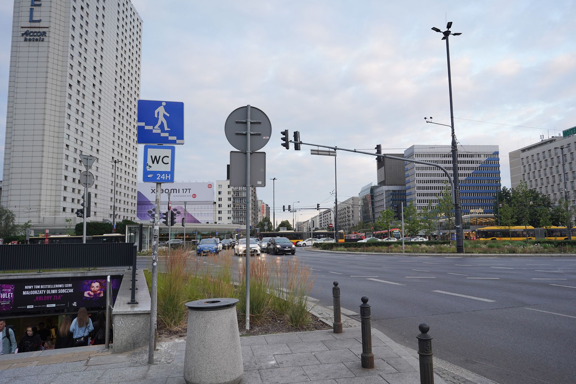 Warsaw Walk II (140) Warsaw Walk II (140)